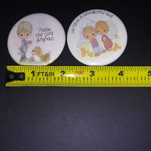 Precious Moments Religious Buttons Praise God Pins Lot of 2 Jonathan and David - Picture 5 of 5